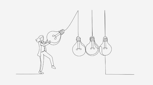 Cartoon of businesswoman manager pull bright lightbulb as pendulum to transfer knowledge. Blogpost about Innovation Teams learning from Sales strategies.